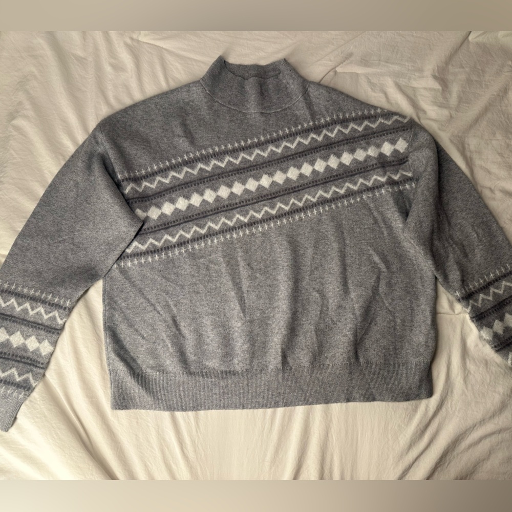Halogen Gray and White Crewneck Sweater Size X1 Warm Skying